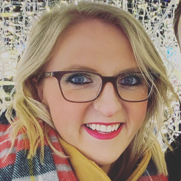 Meet Your Seller! 🎉🎀⭐️ - Picture 2 of 7